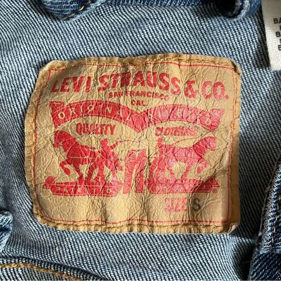 Levi's Medium Wash Soft Structured Denim Jacket - Picture 7 of 7